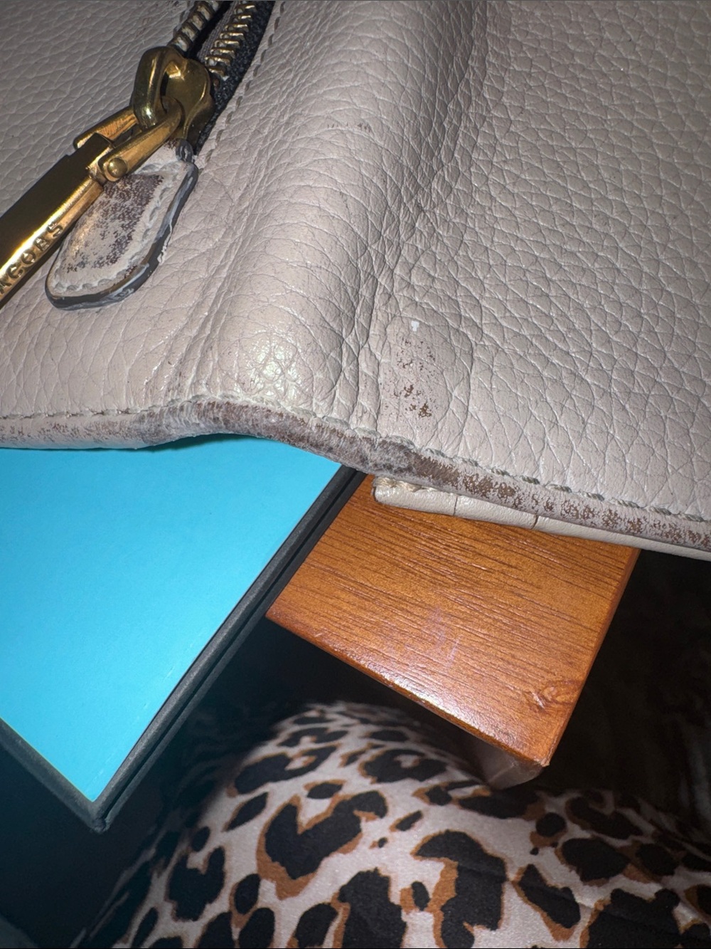 Marc Jacobs Cream Textured Leather Zip Wallet with Gold Hardware - Picture 11 of 16